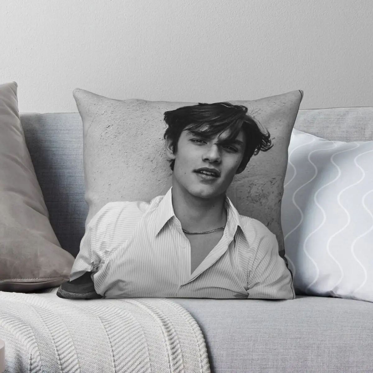 

Louis Partridge Gift Square Pillowcase Polyester Linen Velvet Creative Zip Decorative Sofa Cushion Cover