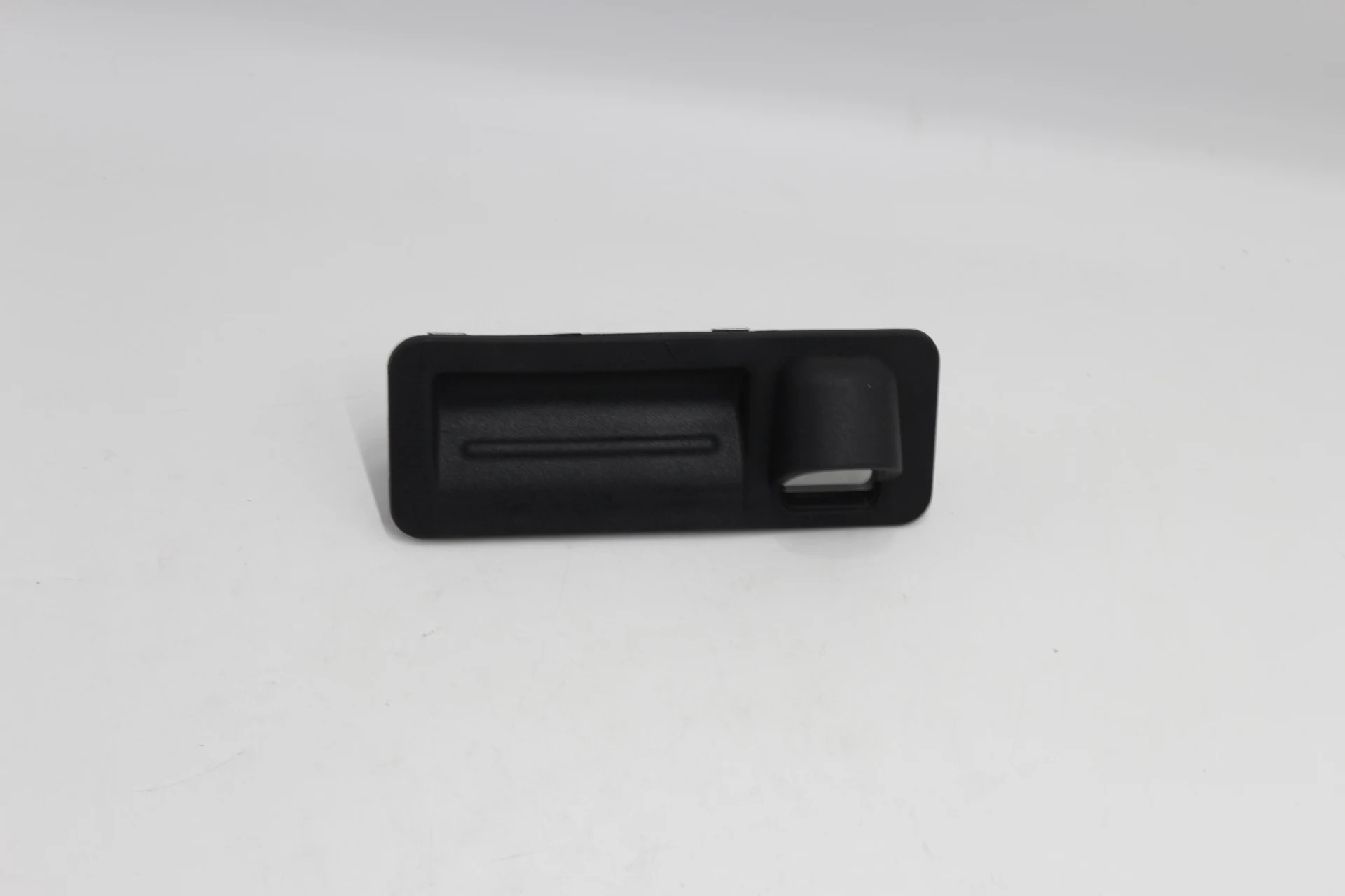 81260-F2010 81260 F2010 81260F2010 for Hyundai Elantra 2017-2018 Tailgate Switch Housing Rubber Cover