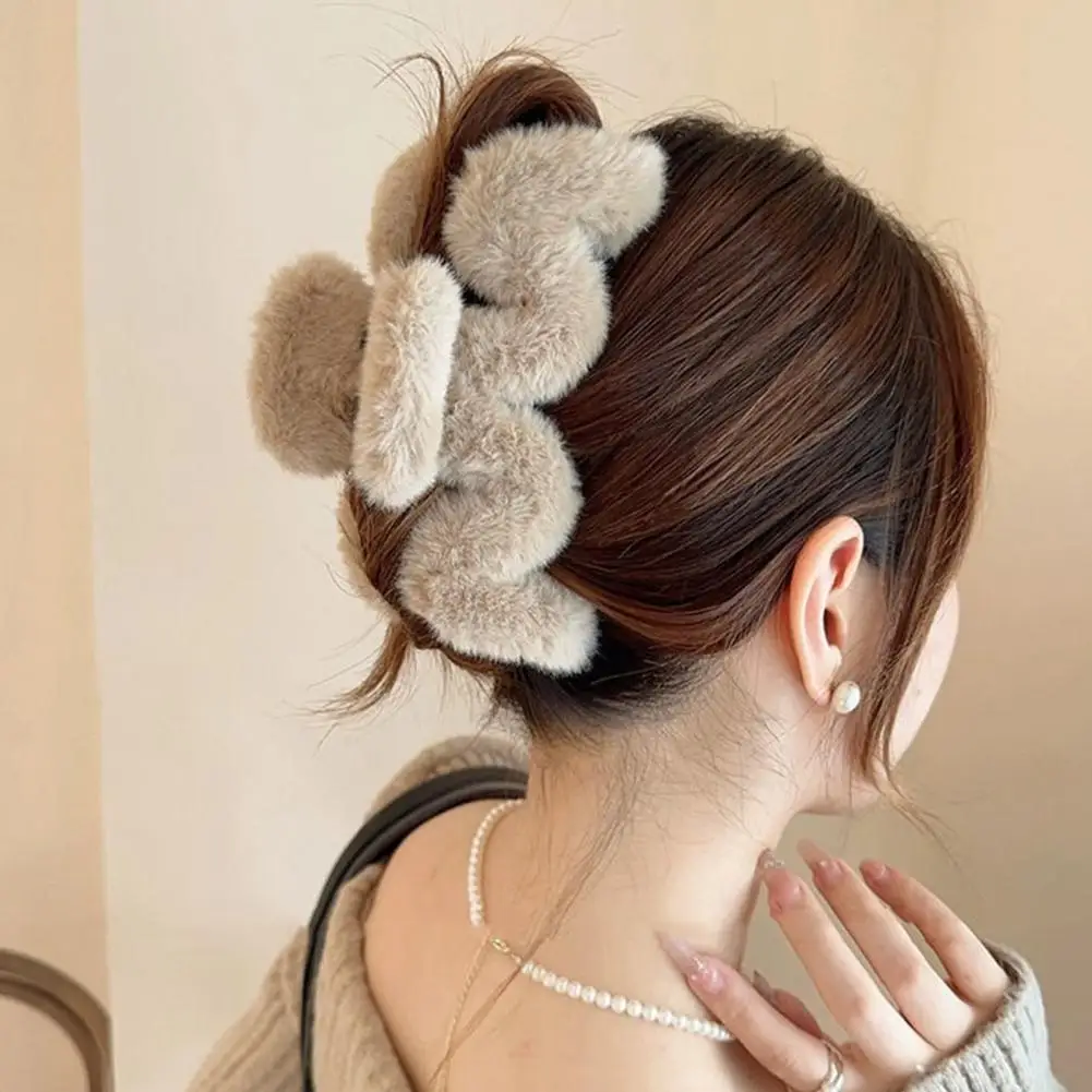 Winter Women Hair Claw Clip Fur Fluffy Plush Anti-slip Strong Claw Lighweight Lady Hair Gripper Hair Clamp