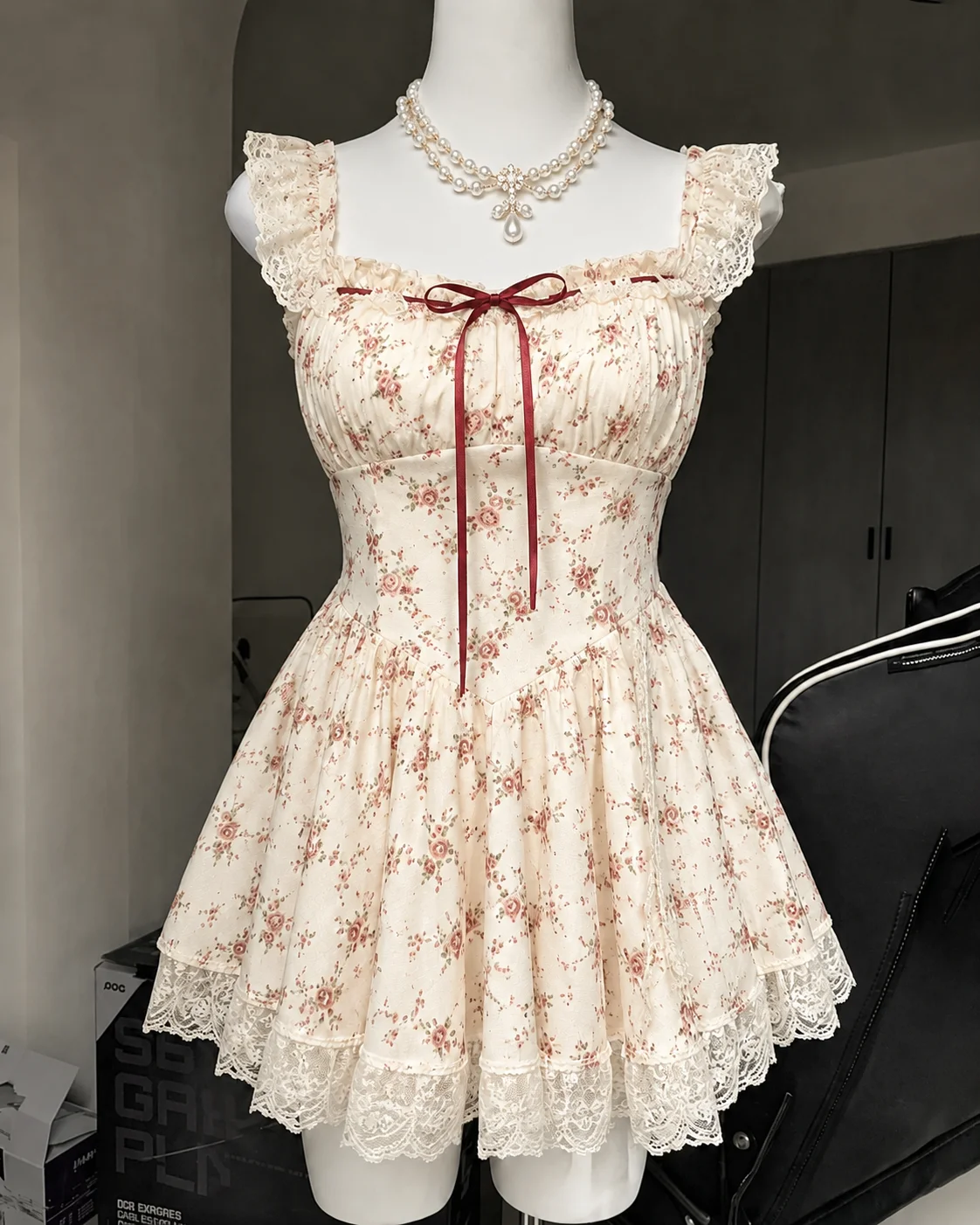 2026 Sommer Französisches Elegantes Mini-Kleid Damen Ärmelloses Trägerkleid Vintage-Kleid Abendparty-Kleidung Süße Outfits Strand-Stil