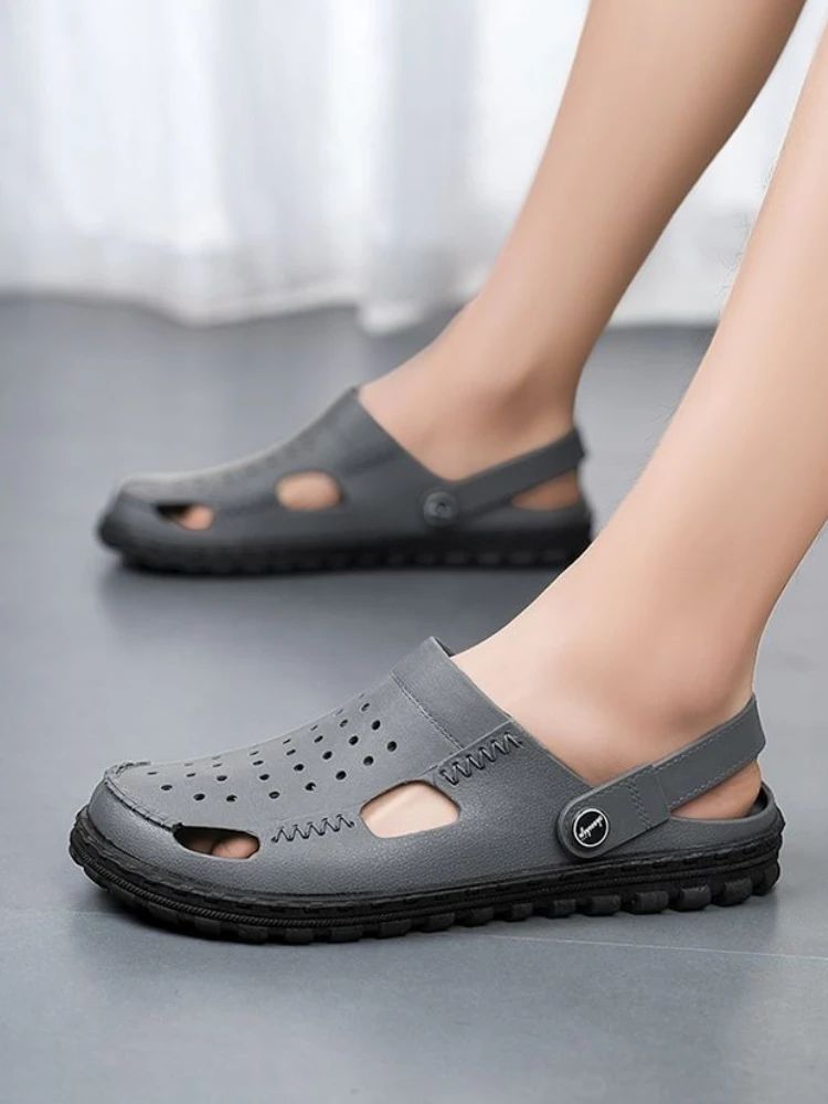 

Мужские туфли с закрытым носком, уличные новые модные летние дышащие сандалии по низкой цене, оригинальные роскошные мужские сандалии для взрослых