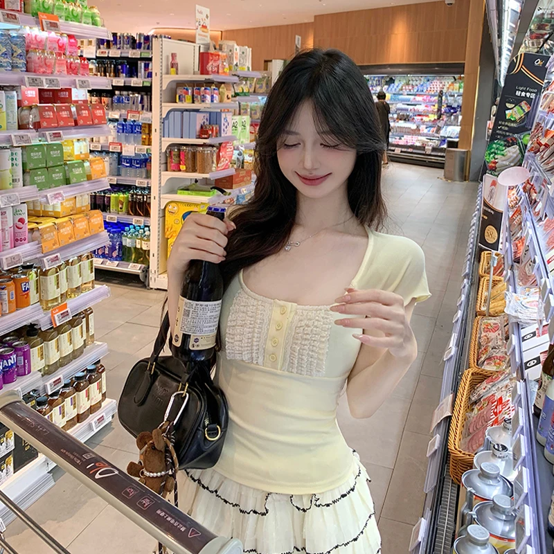 تي شيرت برقبة مربعة وأكمام قصيرة بتصميم دانتيل أمامي قصير غمد نسائي صيفي جميل للاستخدام اليومي