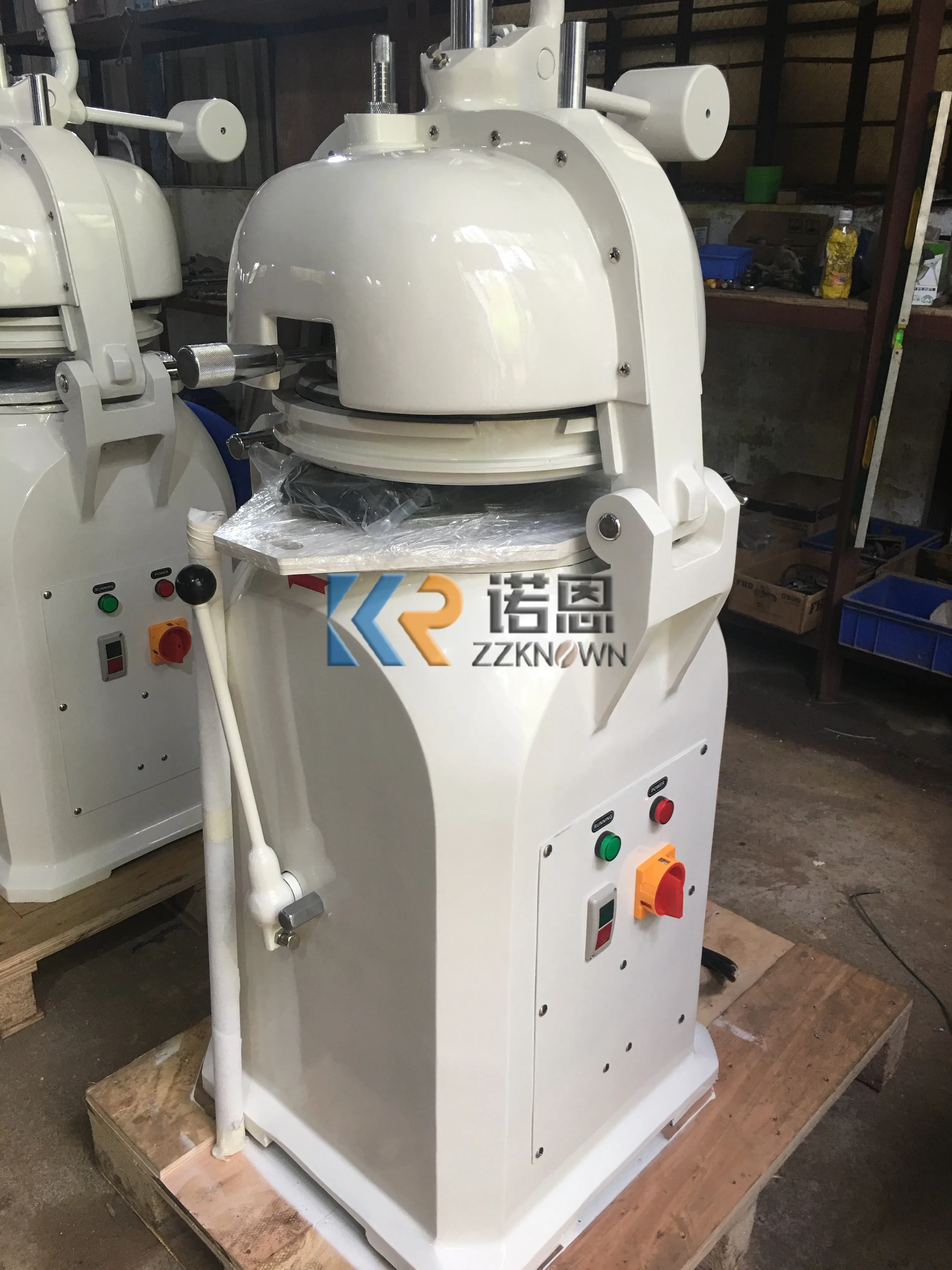 التجارية شبه التلقائي كعكة العجين مقسم ومخابز مستدير البيتزا قاطع العجين آلة مستديرة للبيع