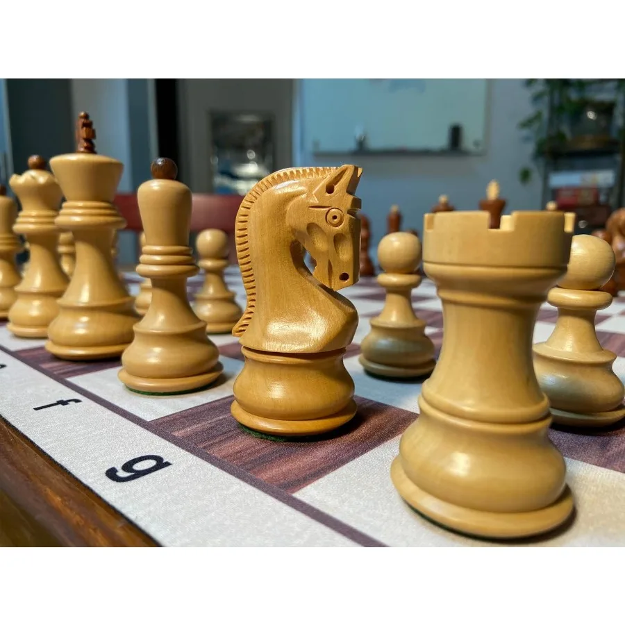 مجموعة شطرنج خشبية فاخرة مرجحة مقاس 3.75 بوصة. تصميم King Classic European Staunton الذي يتميز بمواد خشب البقس السنط المثالية