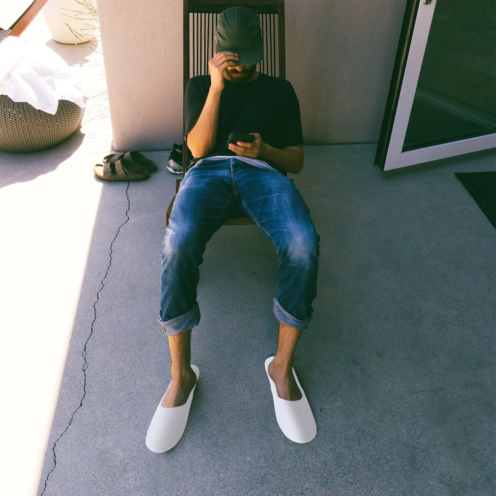 24Pairs Disposable Salon Non-Skid Coral Fleece Hairdressing Slippers Lightweight Home Spa Hotel Beauty Essentials