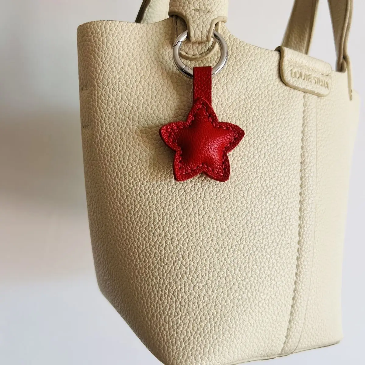 

Handmade genuine leather mini star bag charm cute car keychain decoration simple and adorable gift