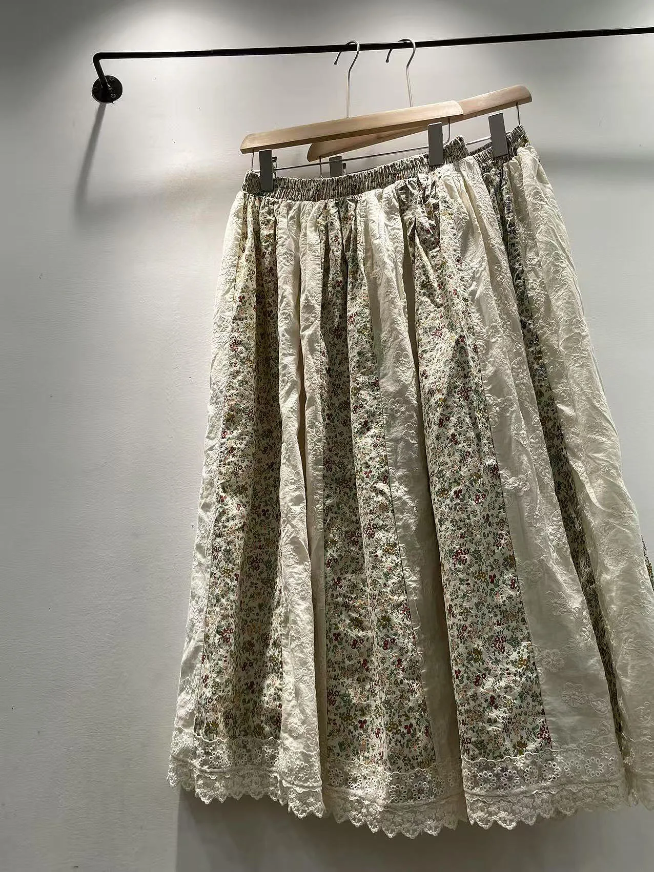 

Лето 2023, женская юбка-миди с цветочной кружевной отделкой и эластичной резинкой на талии, универсальная юбка трапециевидной формы из хлопковой марли с вышивкой и высокой талией