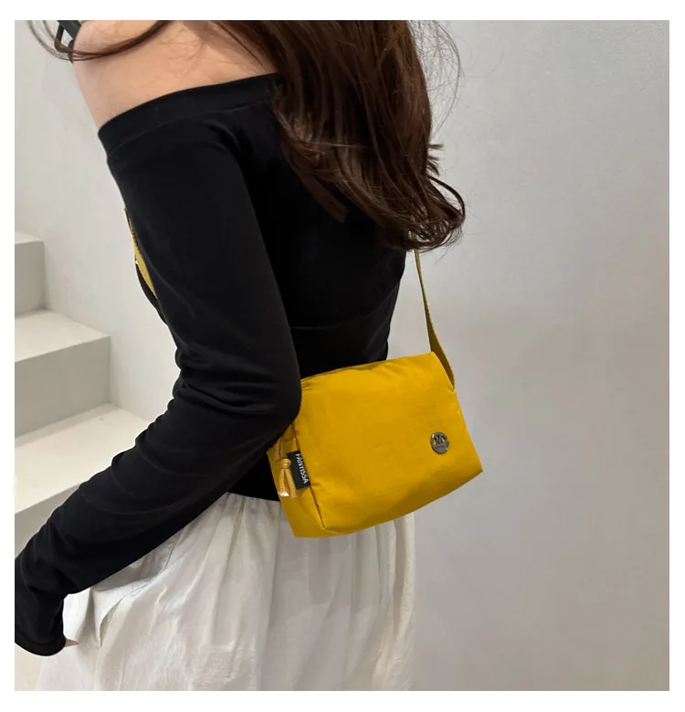 Einfache Mini-Umhängetasche für Damen, Modische Sling-Bag, Kompakte Reißverschlusstasche, Handtasche für Ausflüge, Tägliches Pendeln, Lässige Crossbody-Tasche – Detail 16