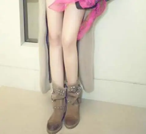 النمط البريطاني الرجعية الكاكي الأسود جلد طبيعي برشام رصع جولة تو مشبك شقة منتصف العجل أحذية النساء المرقعة أحذية بوت قصيرة