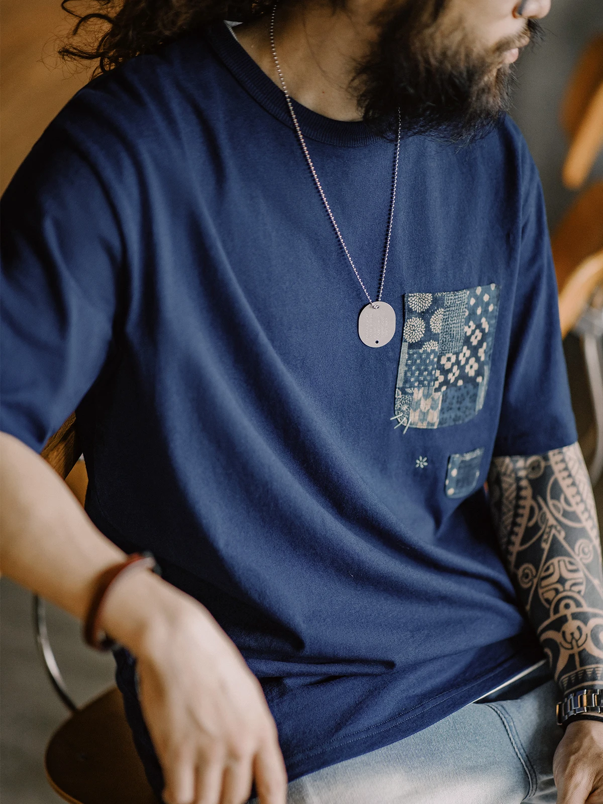 

Футболка Maden Workwear Plant Blue Dye Vintage из лоскутной ткани с нашивками, американский ретро-стиль, индиго, 100% хлопок, мужская, летняя, повседневная, с круглым вырезом