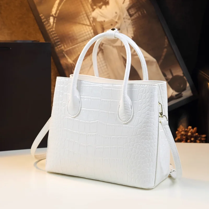 

2026 new fashionable leather women's bag, high-quality crossbody bag, luxurious handbag, casual shoulder bag trend