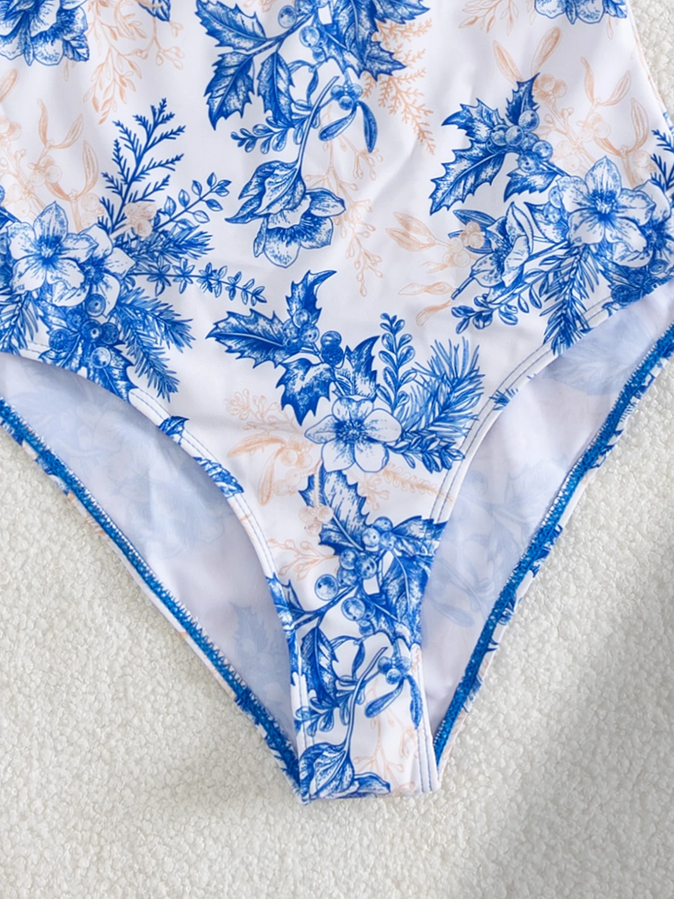 2025 Colorful Ocean Print One-Piece Swimsuit Vibrant Sea Life Pattern Perfect for Summer Beachwear and Pool Parties