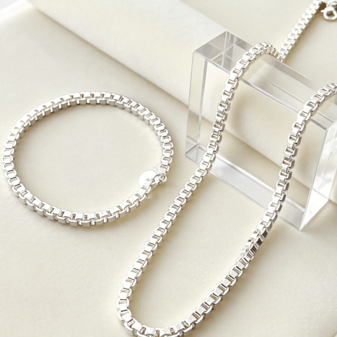 Image of Neues modisches Schmuckset aus 925er Sterlingsilber, edle 4-mm-Box-Armbänder und Halsketten für Männer und Frauen, Party- und Hochzeitsaccessoires, Geschenke