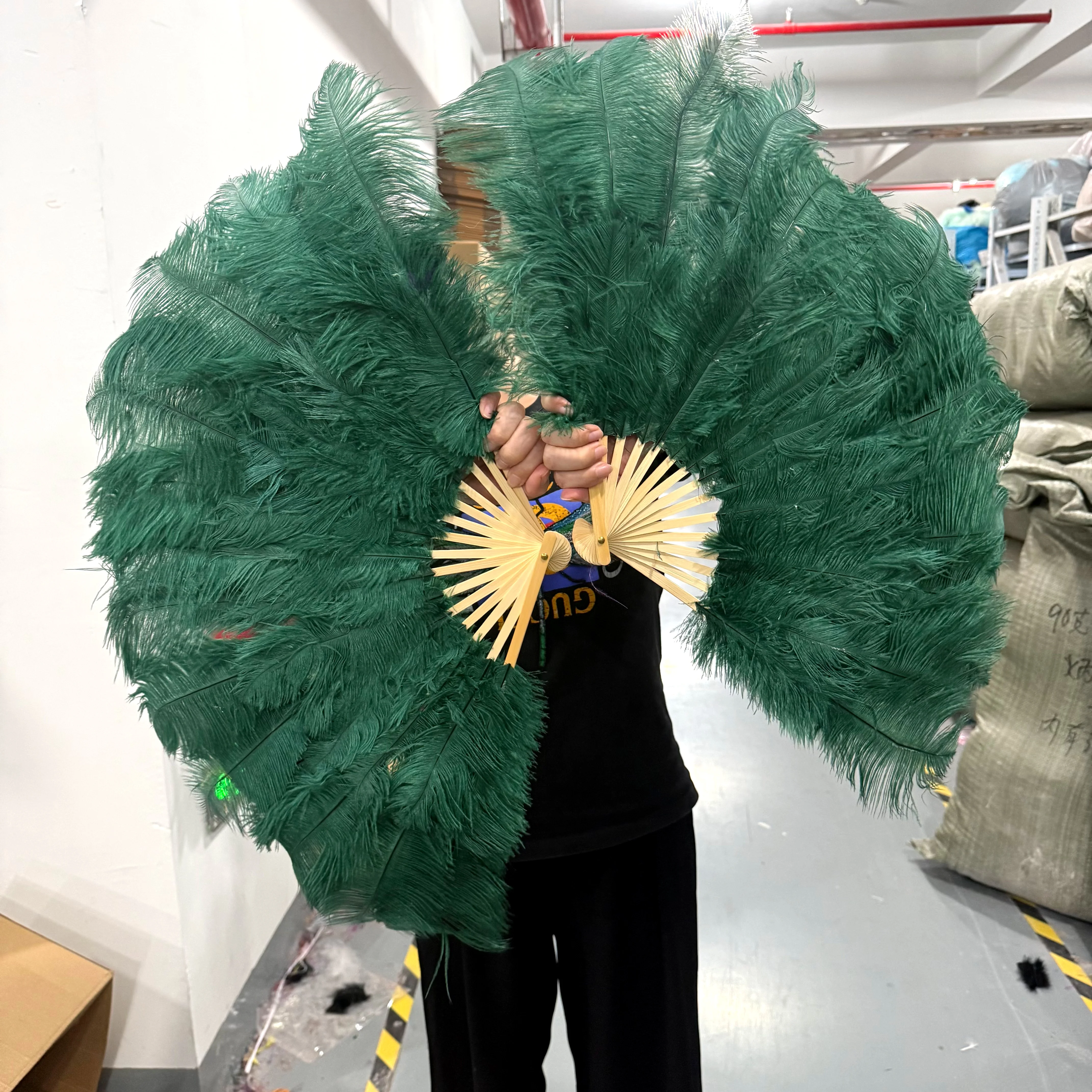 Fluffy Soft Natural Ostrich Feather Fan 70x40cm 15 Bones Foldable Hand Fan for Burlesque Party Wedding Stage Dance Perform Prop