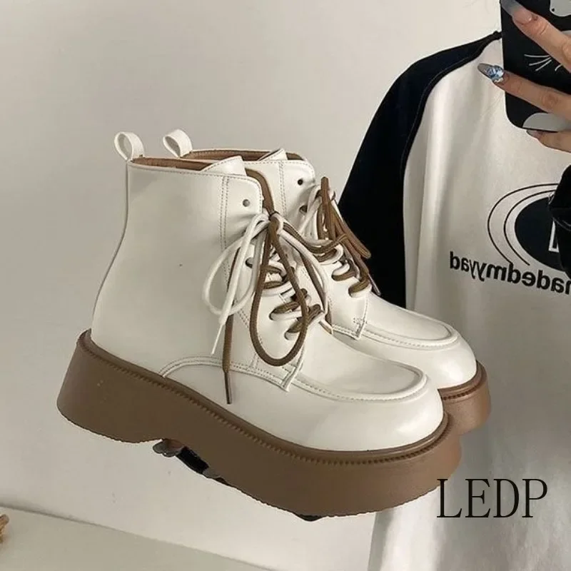 أحذية نسائية أحذية جلدية ناعمة متعددة الاستخدامات ونعل سميك وكعب سميك ومقدمة مستديرة وأربطة أحذية قصيرة