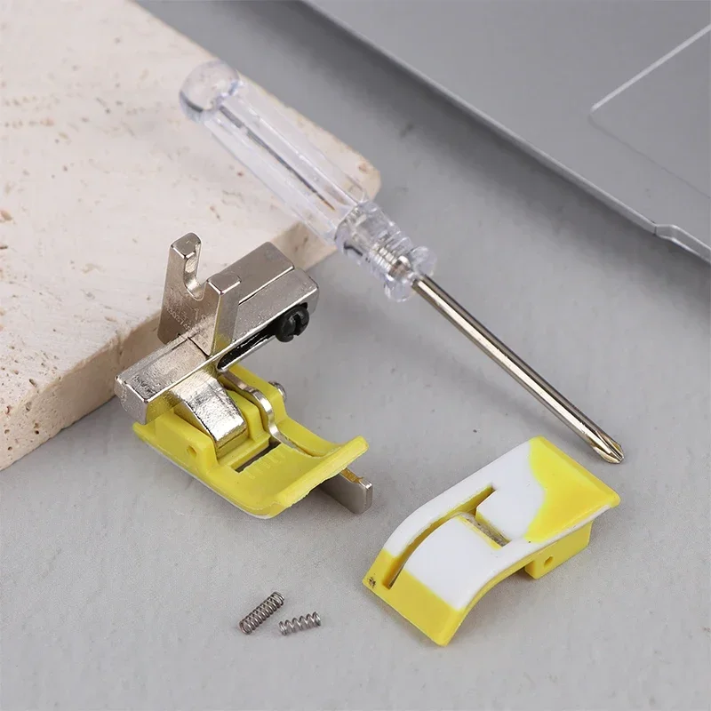 1 pc/1 conjunto KT-18 máquina de costura calcador com base de plástico + chave de fenda para linha de ponto reto calcador