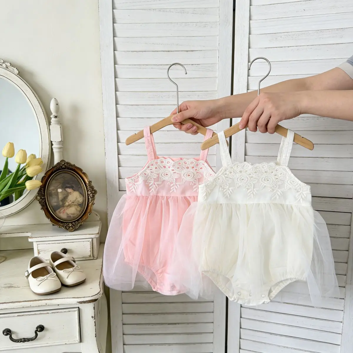 

2026 Summer New Baby Girl Sleeveless Sling Bodysuit Dress Infant Cute Lace Embroidery Mesh Jumpsuit Cotton Toddler Clothes 0-24M