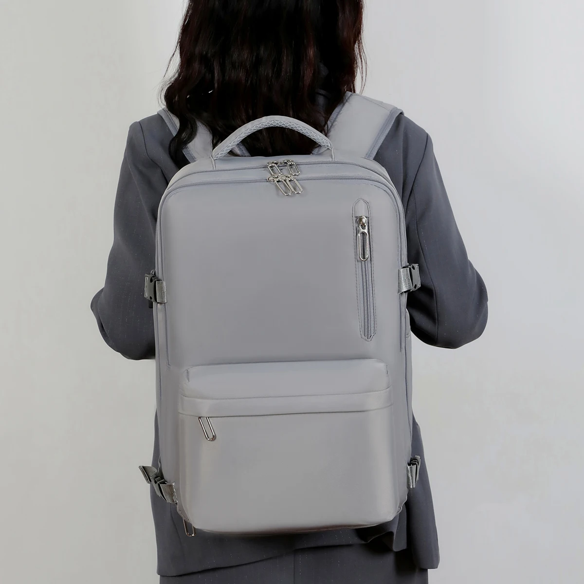 حقيبة ظهر احترافية لتدفق الهواء بمنفذ شحن USB وسحابات أمان مزدوجة ومقصورة كمبيوتر محمول أكسفورد متعددة الأقسام للسفر