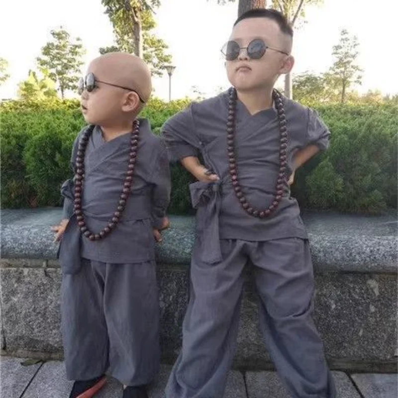 Ensemble de vêtements d'habillage de moine pour la journée des enfants