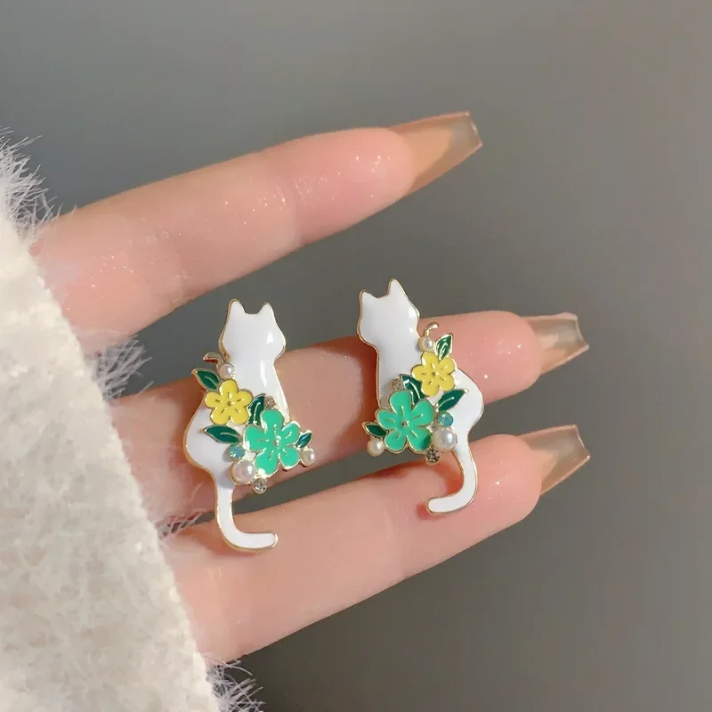 Cute Cat Bear Asymmetry Pearl Earrings for Women Moon Star Flower Rabbit Animal Earring for Girl Party Wedding Jewelry