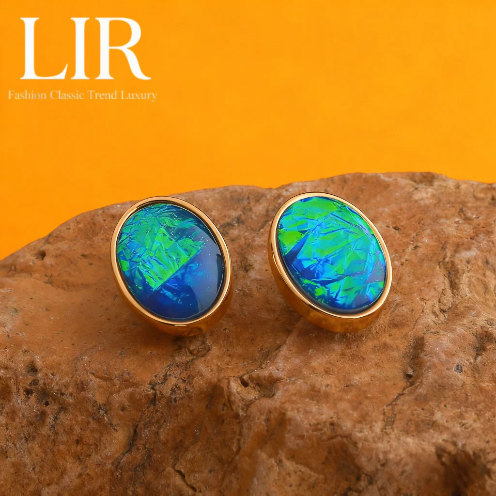 nuovi-orecchini-da-donna-in-stile-palazzo-cinese-opale-unico-e-minimalista--colorato-in-luce-naturale-accattivante