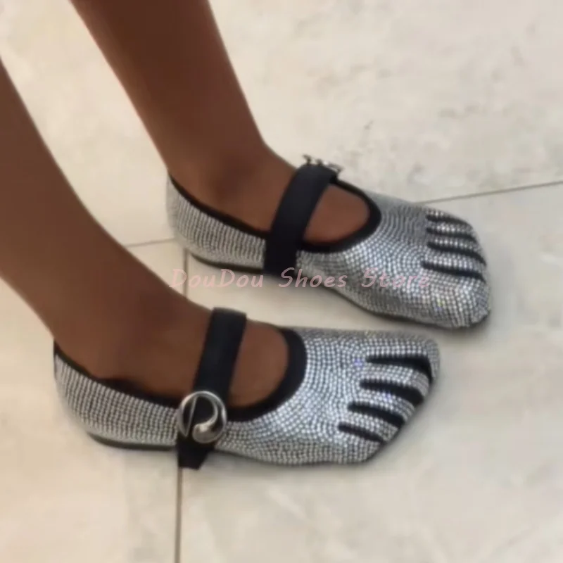 Shiny Crystal Buckle Strap Split Toe Flat Shoes Women Solid Leather Five Toe Mary Janes Luxury Fashion Party Catwalk Shoes New