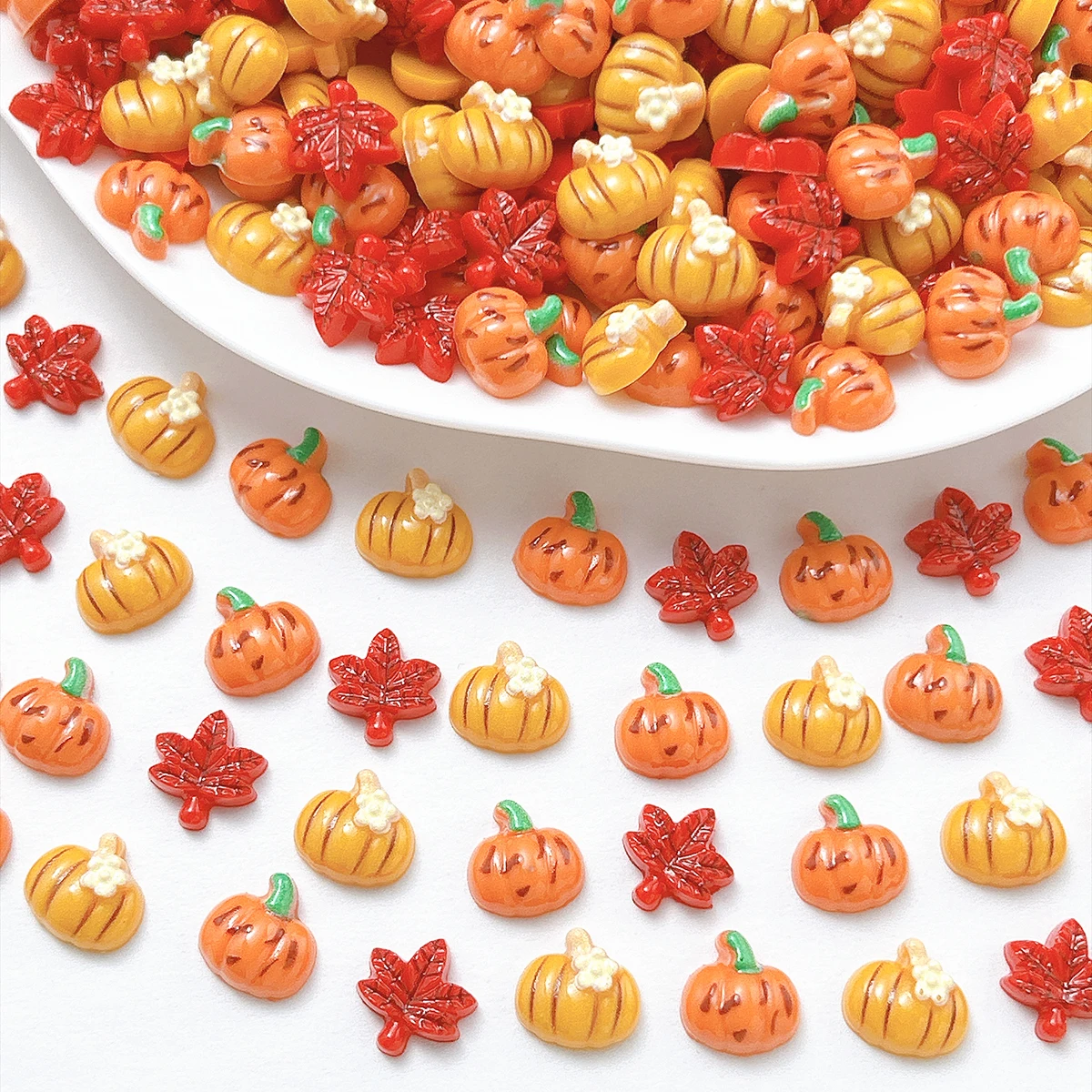 30PCS Cartoon Chubby 3 Colors Pumpkin Resin Nail Charms Simulated Creative Maple Leaf Flower Pumpkin Nail Art Decorations DIY
