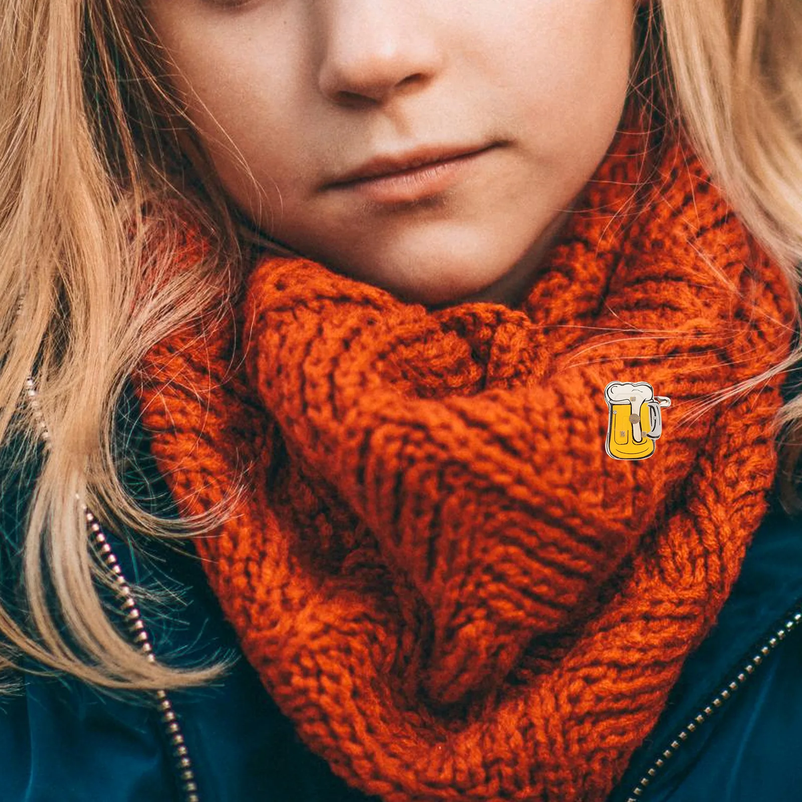 

15pcs Glowing Brooches Beer Mug Shape Light Up Pin For Clothes Cartoon Brooch Pins Festival Gifts Collar Decor Accessory