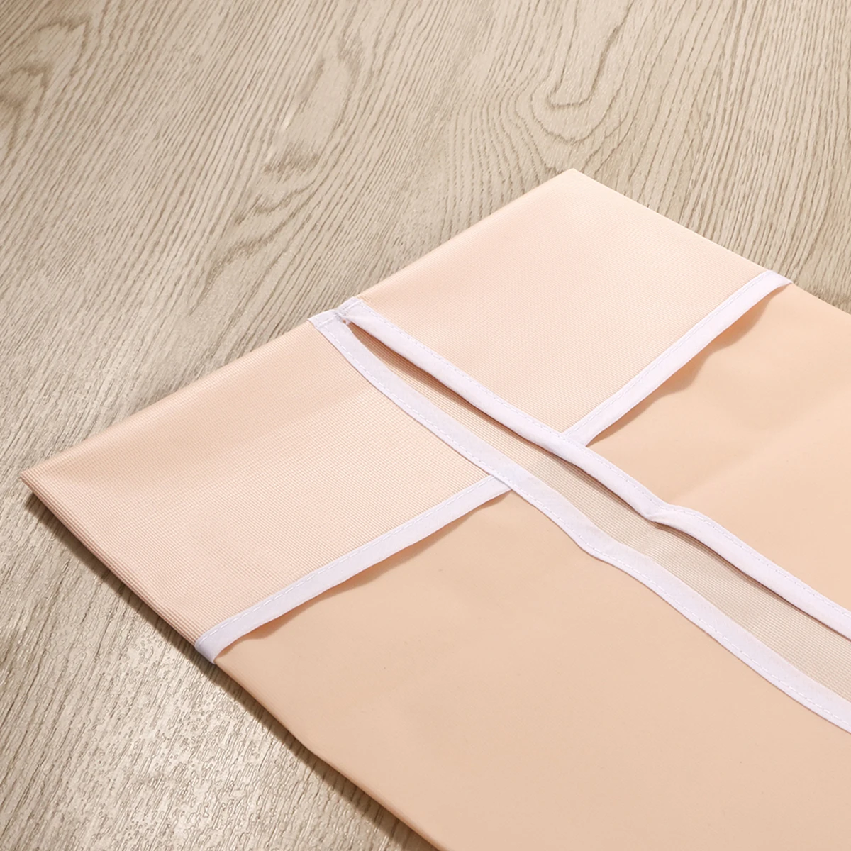 

Waterproof Adult Mealtime Bib Pink Adjustable Snap Buckle Large Size Stain Resistant Reusable Bib For Elderly Care Health Care