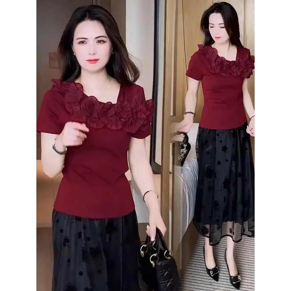 Blusa Feminina Slim Fit de Verão 2025 com Design Floral em Renda, Versátil e Casual, Tecido de Poliéster