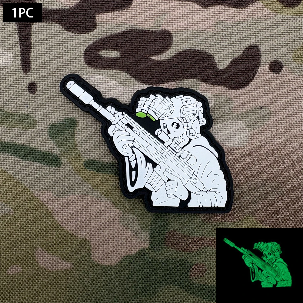 Skull Side Profile Design with Protective Gear, Pvc Special-Shaped Patch, Glow-In-The-Dark Effect, Self-Adhesive Velcro on the Back, DIY Decorative Patch for Bags and Clothing, Comes with Matching Felt Badge Accessories