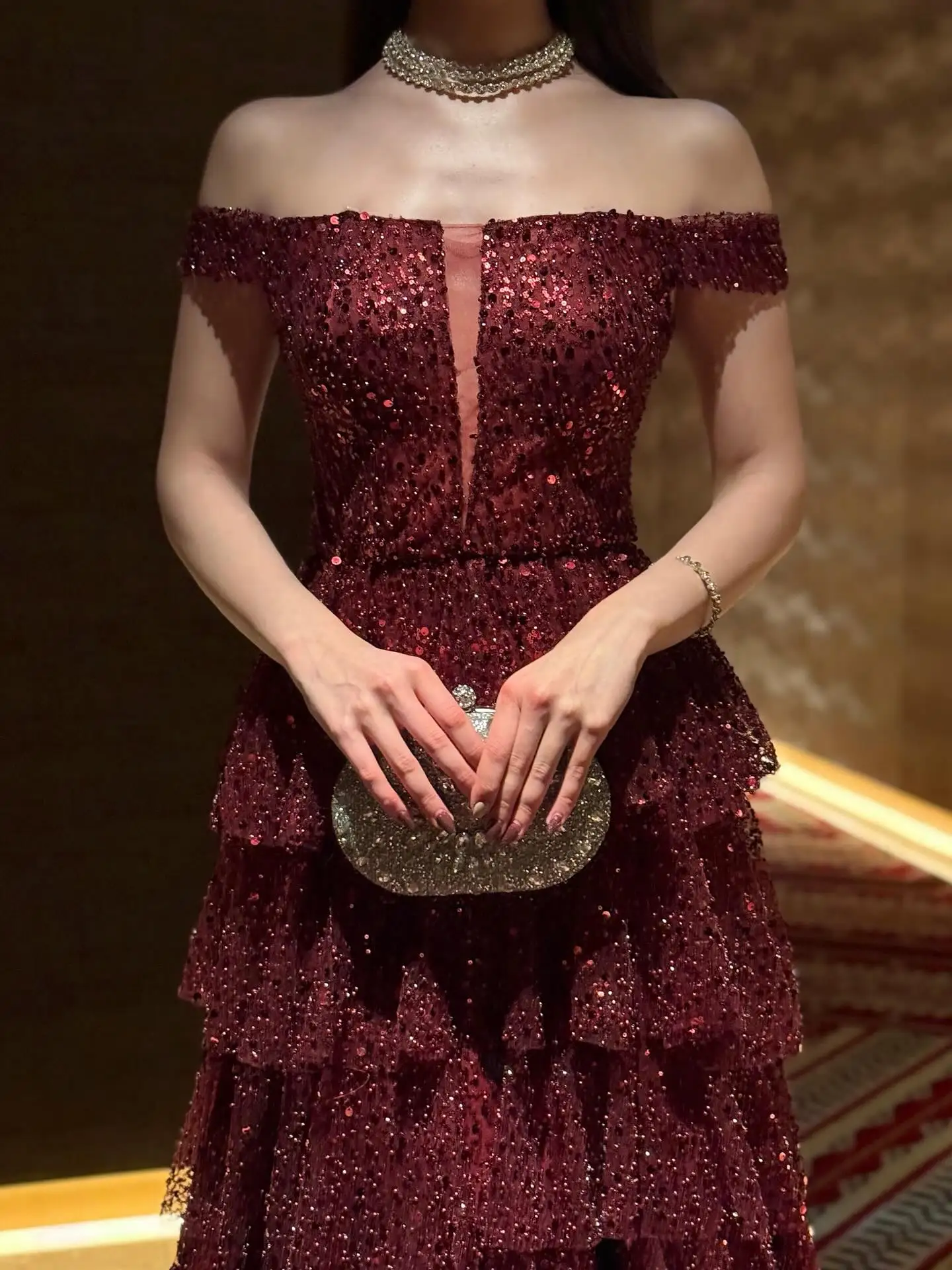 맞춤형 A라인 보트넥 캡 슬리브 우아한 이브닝 드레스 기품 있는 맞춤형 행사 드레스 모던하고 섬세한 파티 드레스