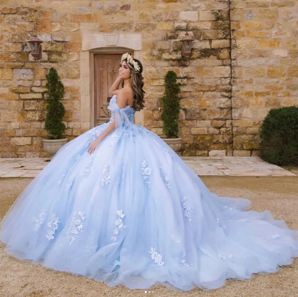 فساتين 2023 للأميرات Quinceanera باللون الأزرق السماوي بأكتاف مكشوفة مزينة بالدانتيل مشد حتى الكرة ثوب حلو 16 17 عيد ميلاد Vestidos De 15