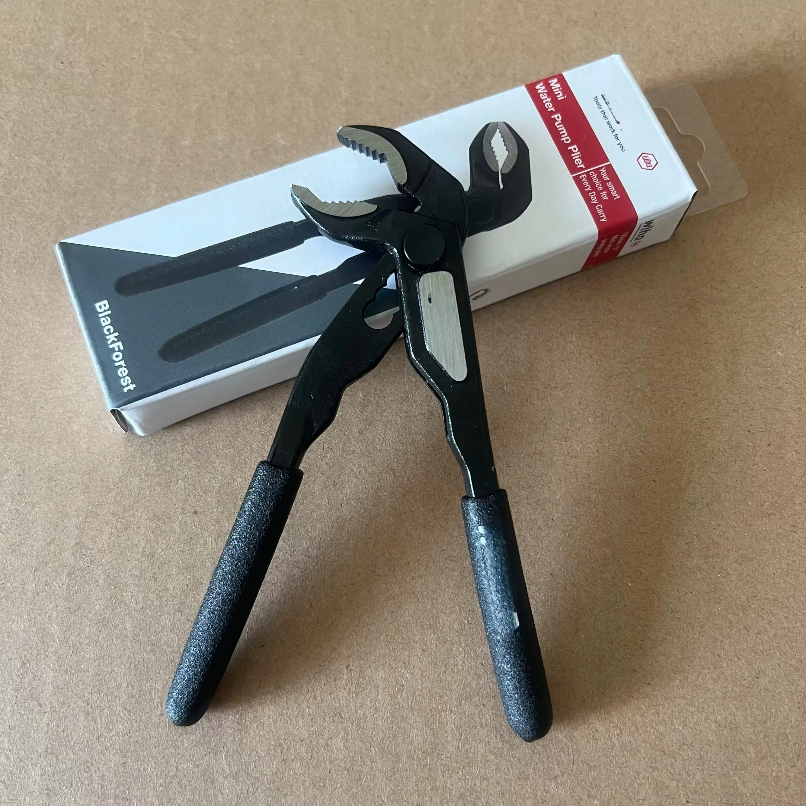 WIHA 46672 5-Inch Mini Water Pump Pliers, Multi-Purpose Precision Pipe Pliers with 5 Quick-Adjustment Positions