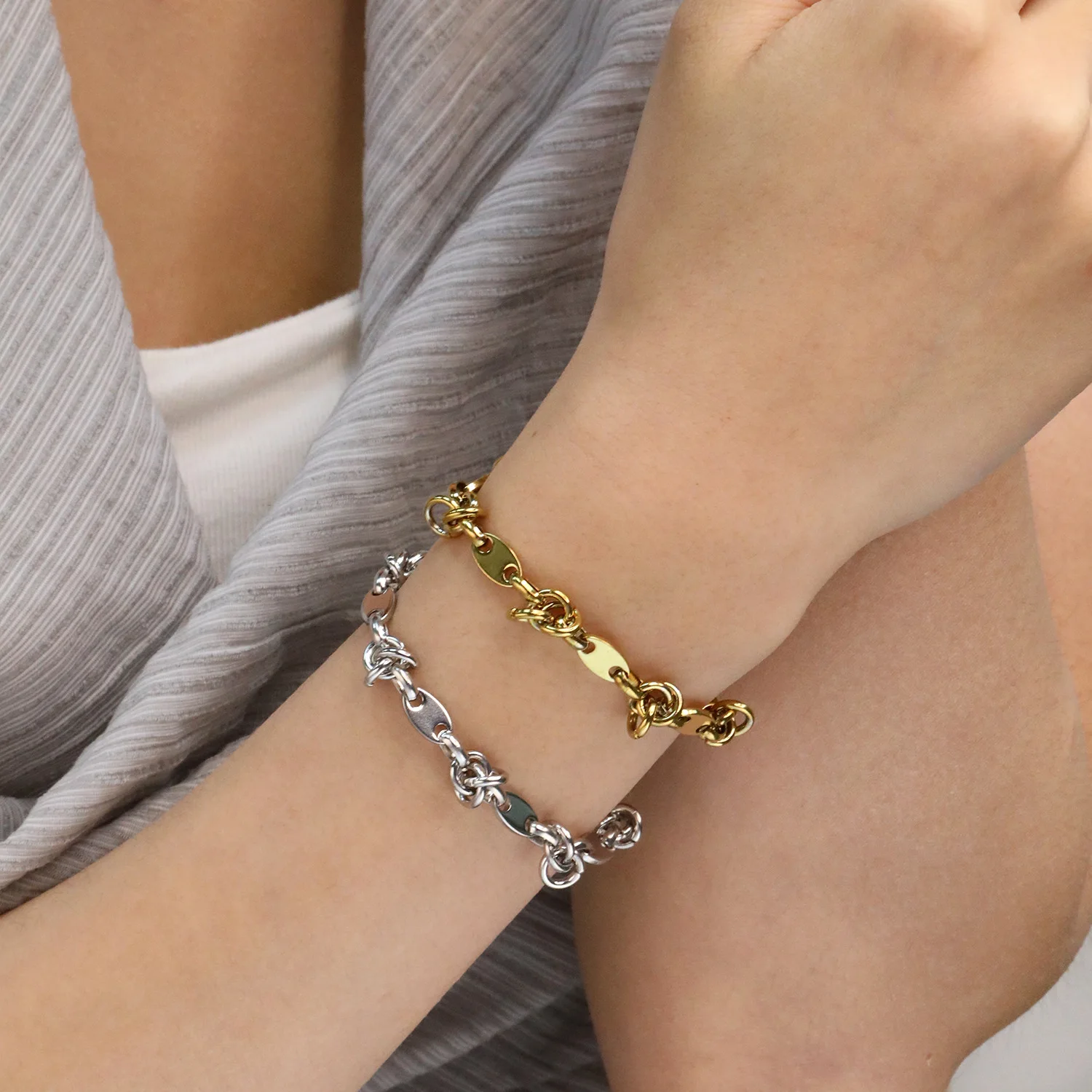 

Simple and stylish 18K gold plated bracelet for women, trendy hip-hop style.