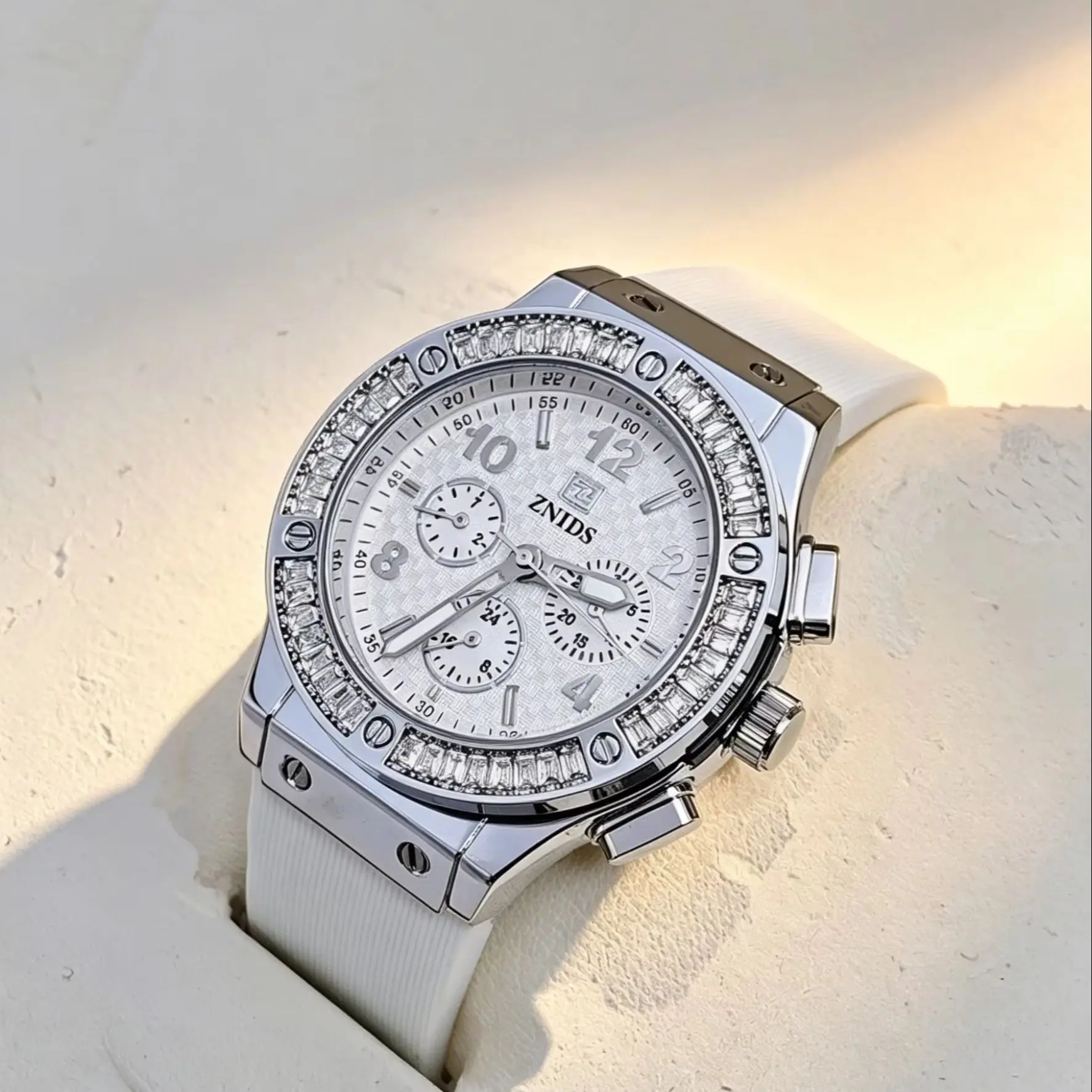 Trendy Men's Multifunctional Quartz Watch, Diamond-Encrusted Bezel Business Casual Wristwatch, Waterproof Scratch-Resistant Luminous Hands Sports Watch, Popular in Europe and America, Perfect Gift for Boyfriend