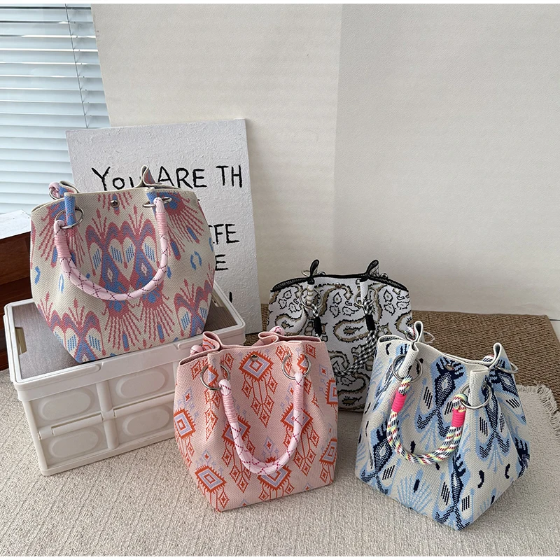 Fashion Painted Pattern Handbag With Contrasting Magnetic Buckle Design Bucket Bag New Large Capacity Women's Commuting Tote Bag