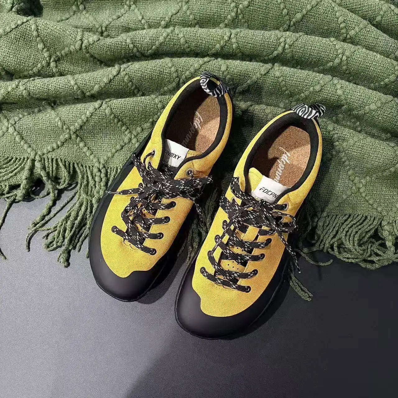 German Training Shoes Outdoor Hiking Shoes Couple Casual Sneakers American Style Flat Barefoot Trekking Shoes Lace‑up