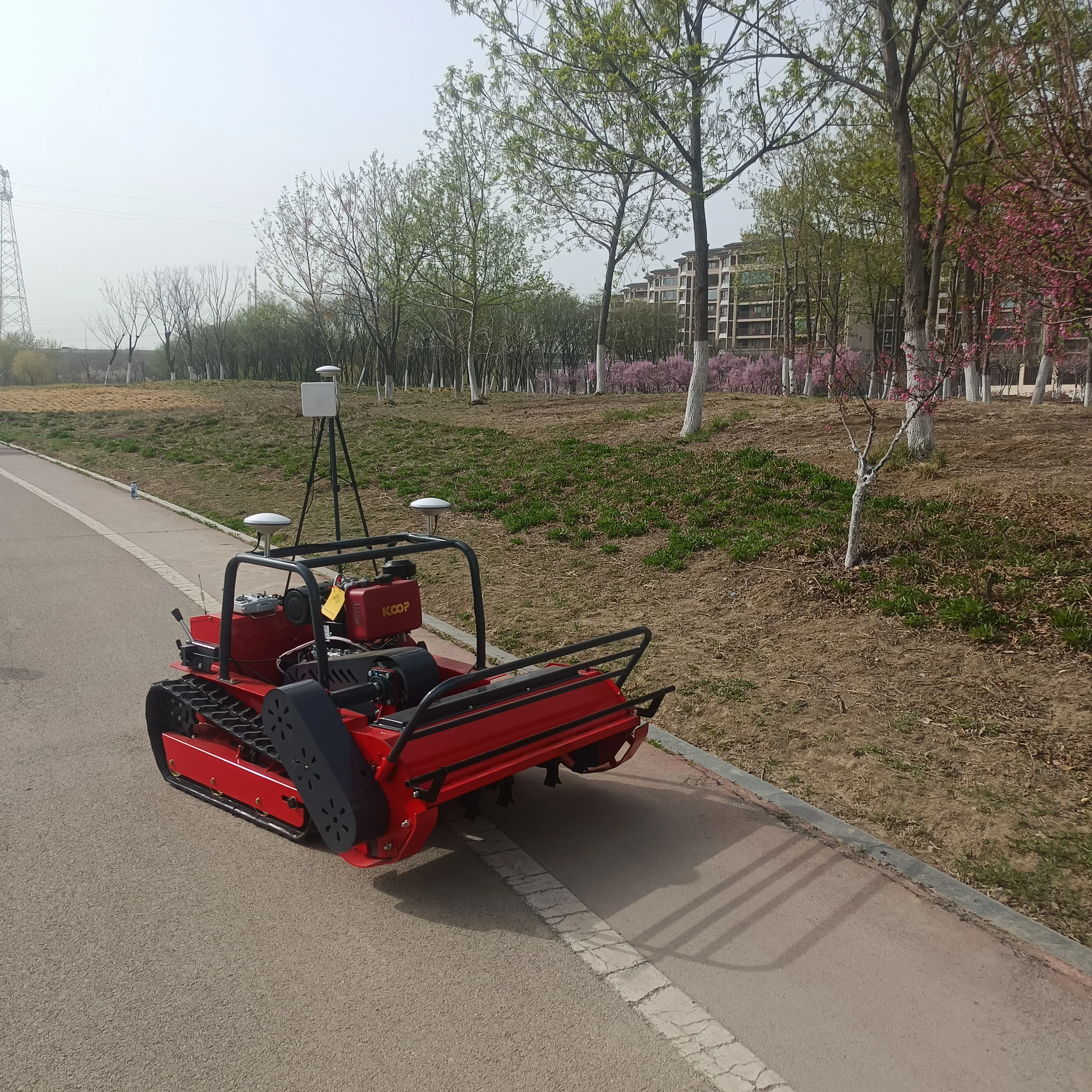 GPS-RTK Zero Turn grasmaaier voor Bush Slope Gebruik RC grasmaaier met spoor