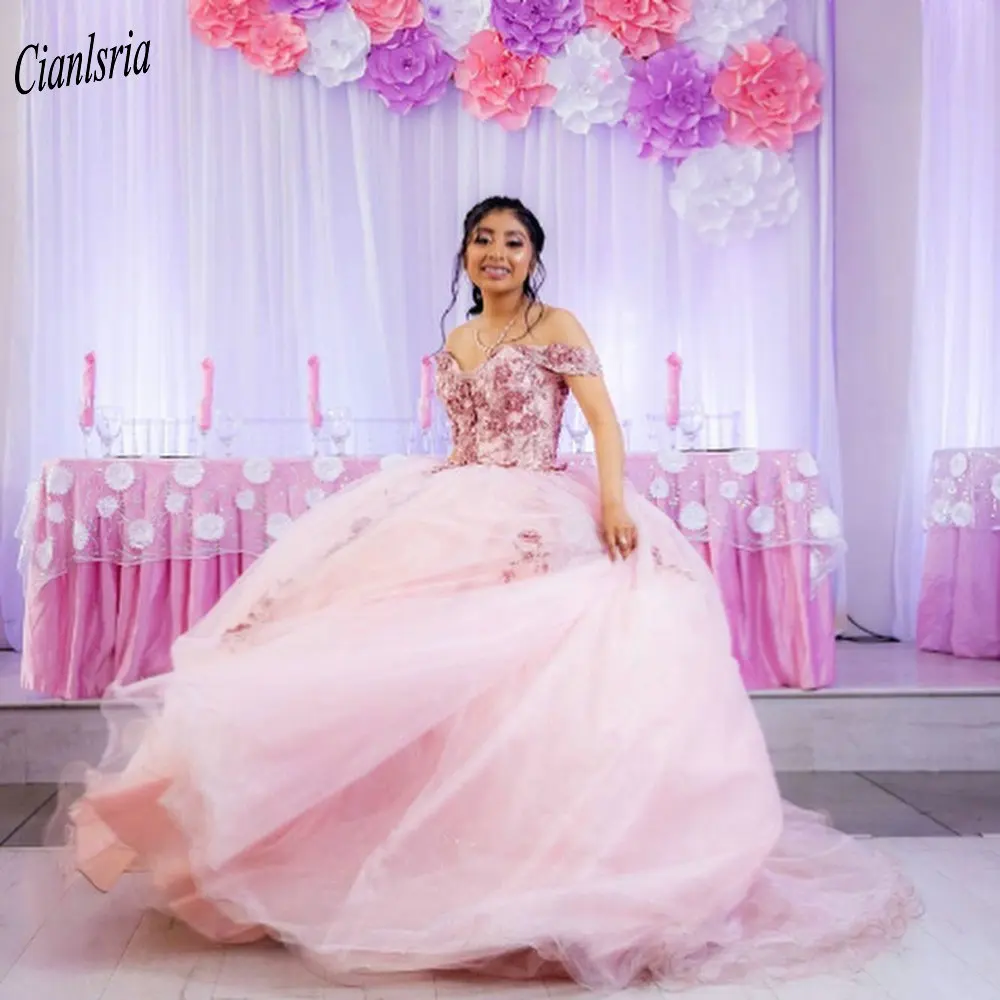 Różowe aplikacje ręcznie robione kwiaty suknia Quinceanera sukienki bez rękawów Off The Shoulder Sweet 16 sukienka Vestido De 15 Anos