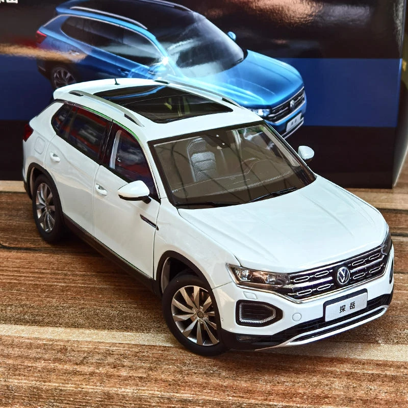 New 1:18 VW TAYRON SUV Alloy Car Model Diecast Metal Toy Vehicles Car Model High Simulation Collection Childrens Gift Decoration