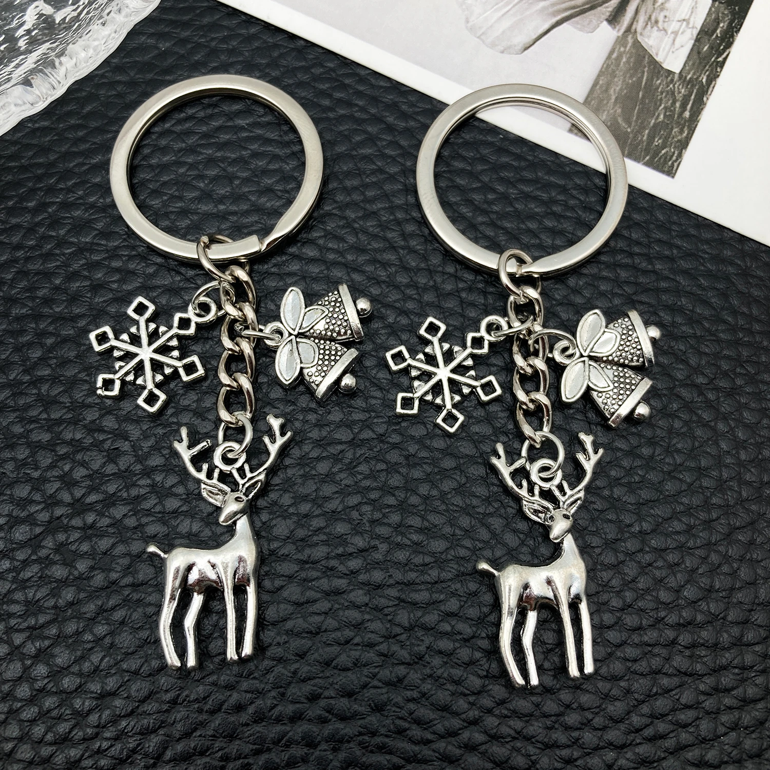 عيد الميلاد المفاتيح، جديد 1 قطعة العتيقة الفضة لطيف الكرتون جرس الرنة ندفة الثلج المينا المفاتيح حلية. #4