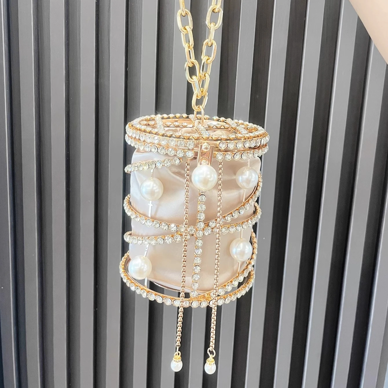 

JIOMAY 2025 женская золотая вечерняя сумка-ведро, роскошный дизайнерский шелковый атласный клатч, вечерний клатч с кристаллами и жемчугом