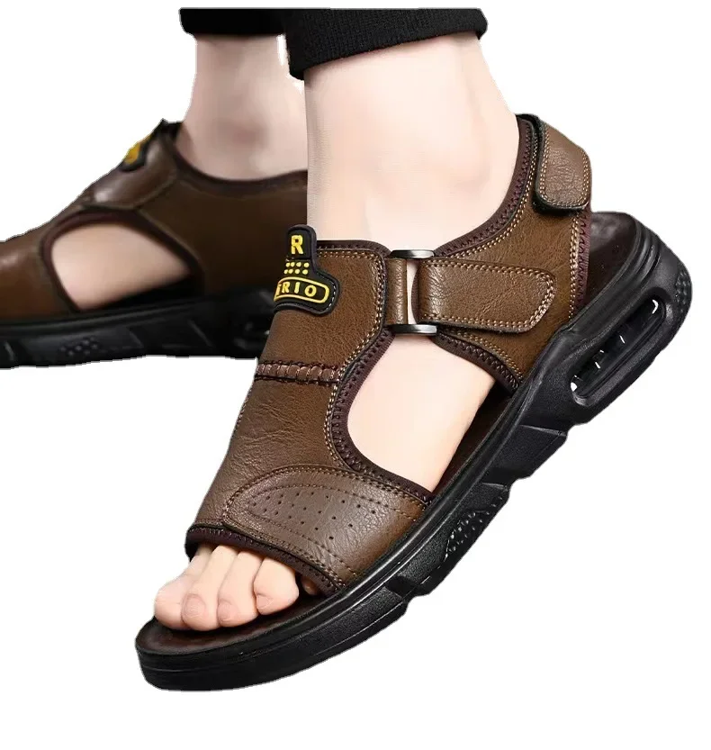 Sandalias informales de cuero para Hombre, Zapatos deportivos para conducir fuera de la playa, a la moda, novedad de verano 2023