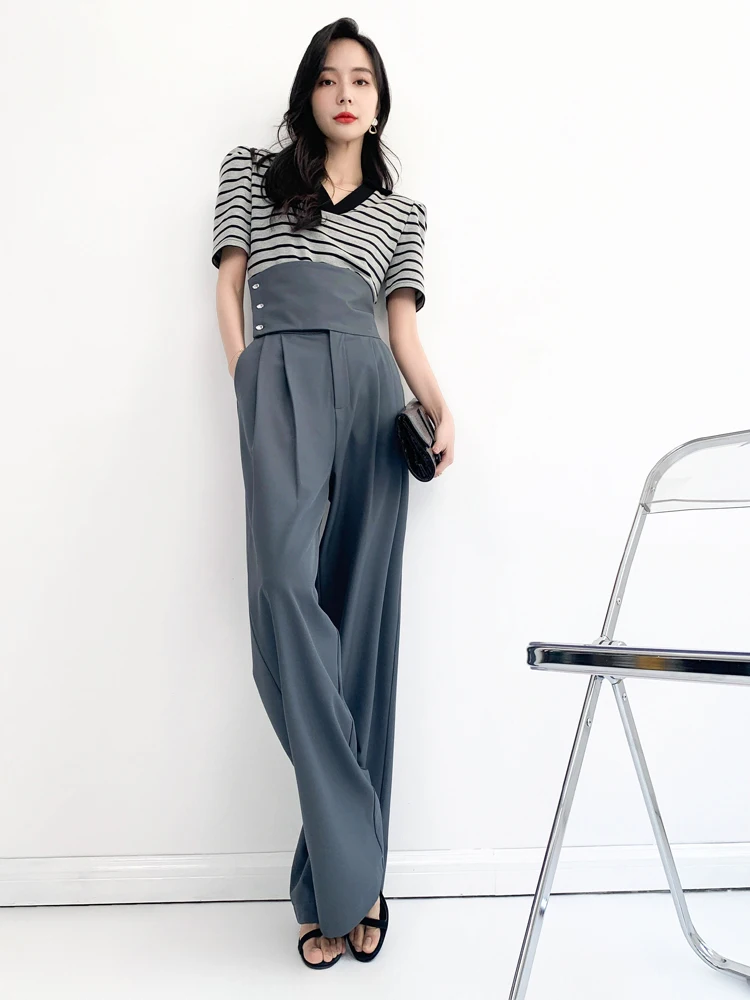 

Повседневная модная женская футболка Aksaya с коротким рукавом и V-образным вырезом, полосатый летний топ, удобный, из смесового хлопка, облегающий крой