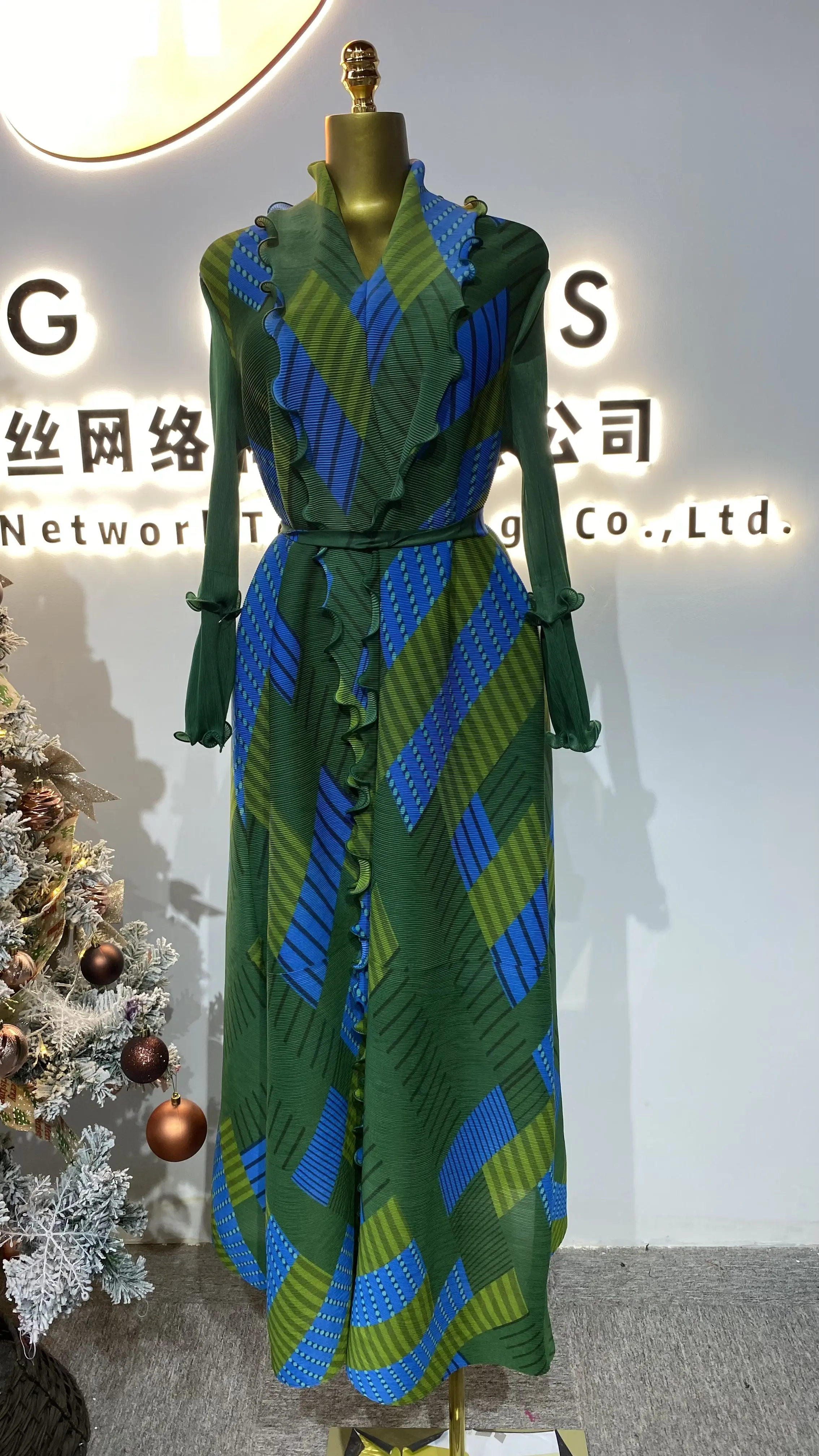 

Printed Tassel Cape Top and Pleated Maxi Skirt Set Women Two-piece Set Women's Set-GZMM115