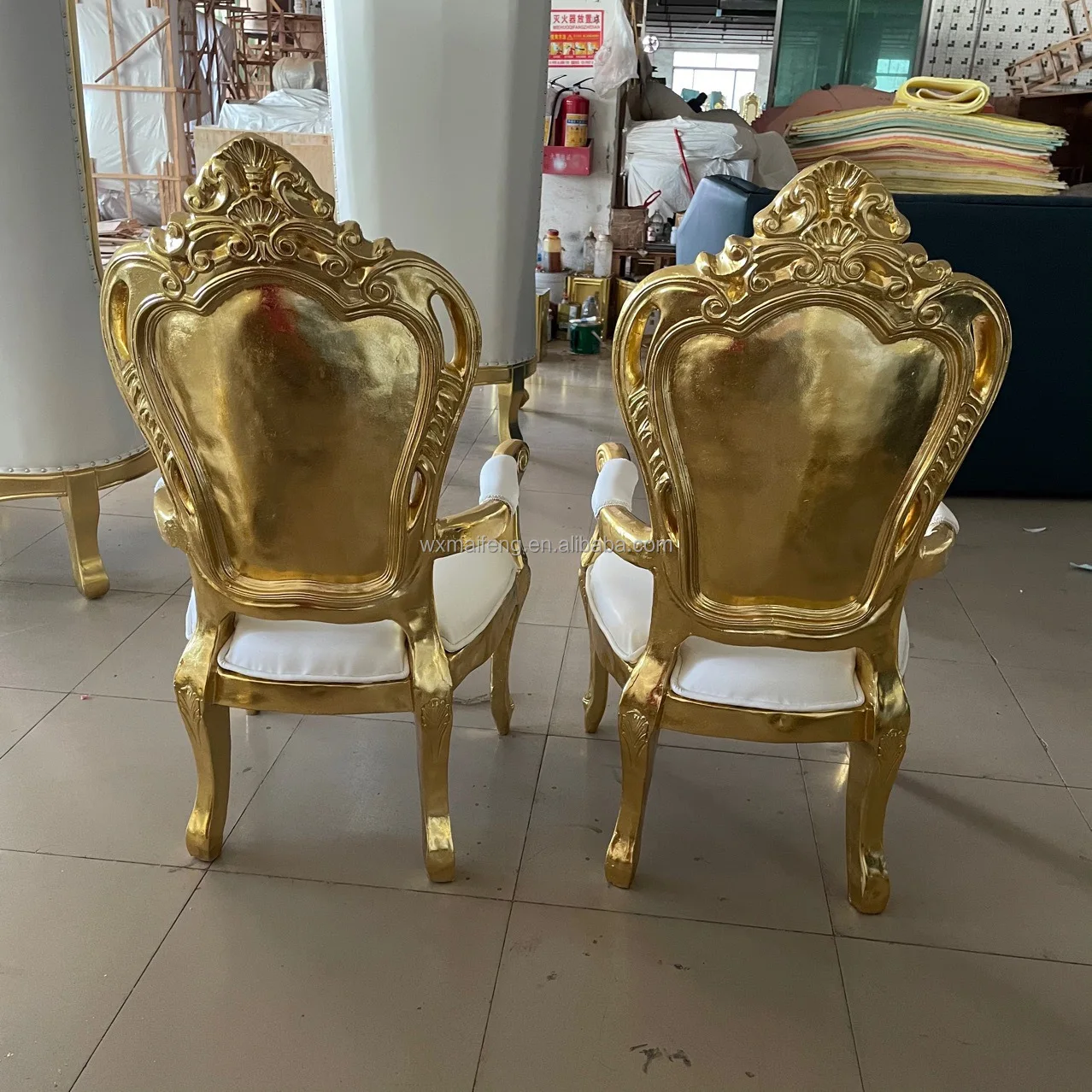 2026Hot Selling Luxury White and Golden Single Sofa High Back King Queen Banquet Royal Throne Wedding Classic Chair