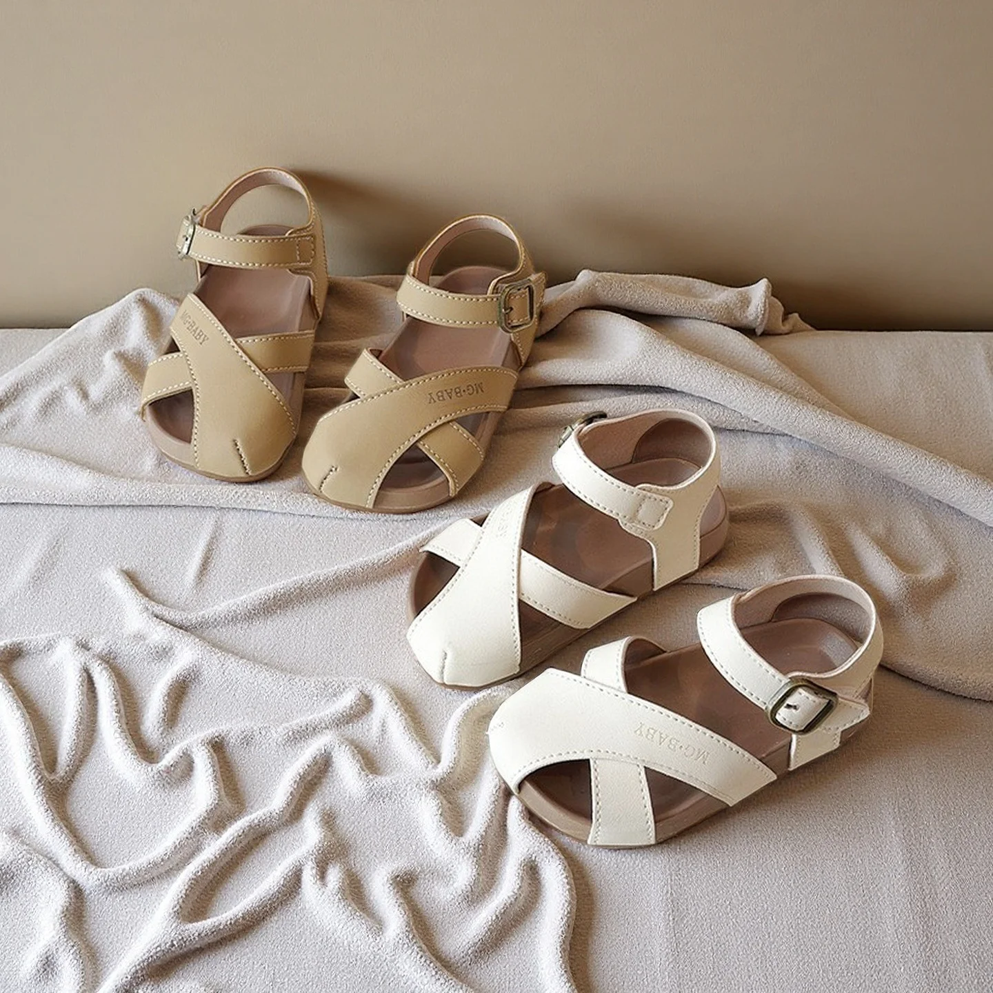 2026 Girls Casual Beach Sandals Summer Hollow Out Simple Design Closed Toe Flat Shoes for Toddler Kids