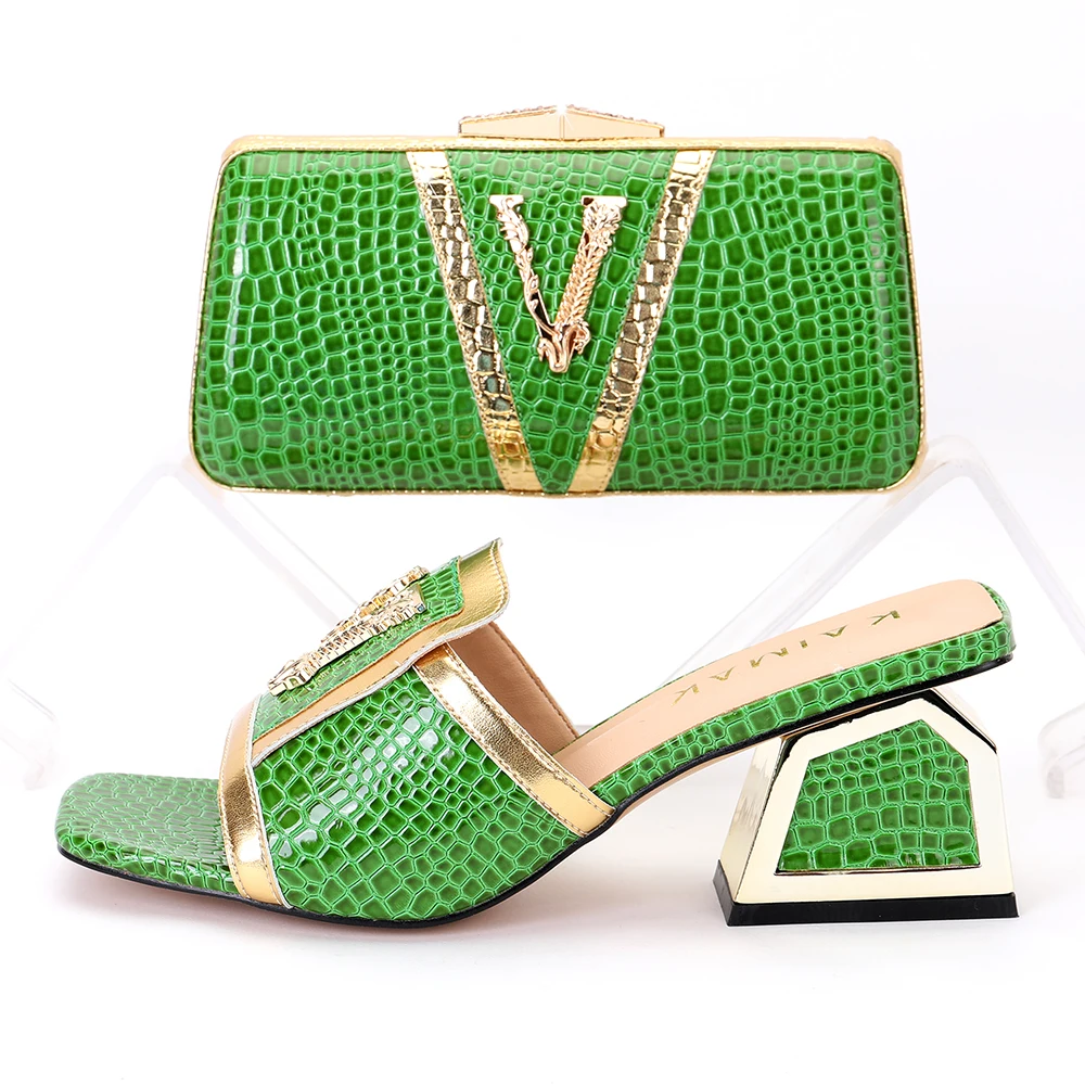 2022 New Fashion Designs Alphabet V Rhinestone Ornament Chunky Sandal With Clutch Italian Shoes and Bag Set Square Head Slippers