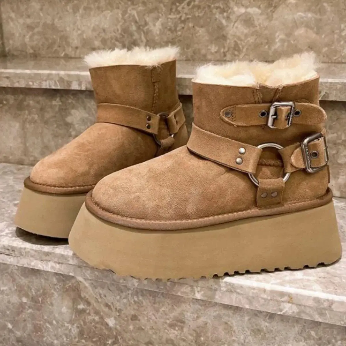

Fashion Women's High Platform Snow Boots Warm Plush Lined Winter Ankle Boots with Buckle Strap Thick Sole Casual Outdoor Shoes
